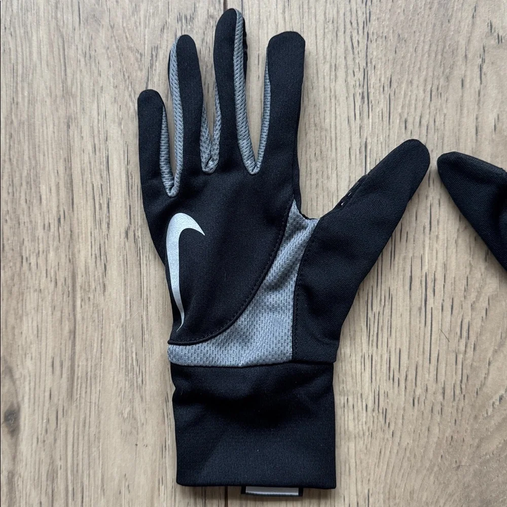 Nike Running Gloves Black & Gray Performance Swoosh Women’s Small Athletic